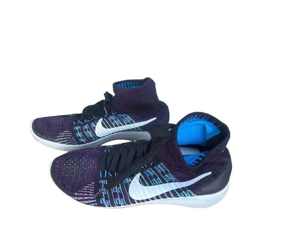 Nike LunarEpic Flyknit Size 7.5 Purple White Running Shoes